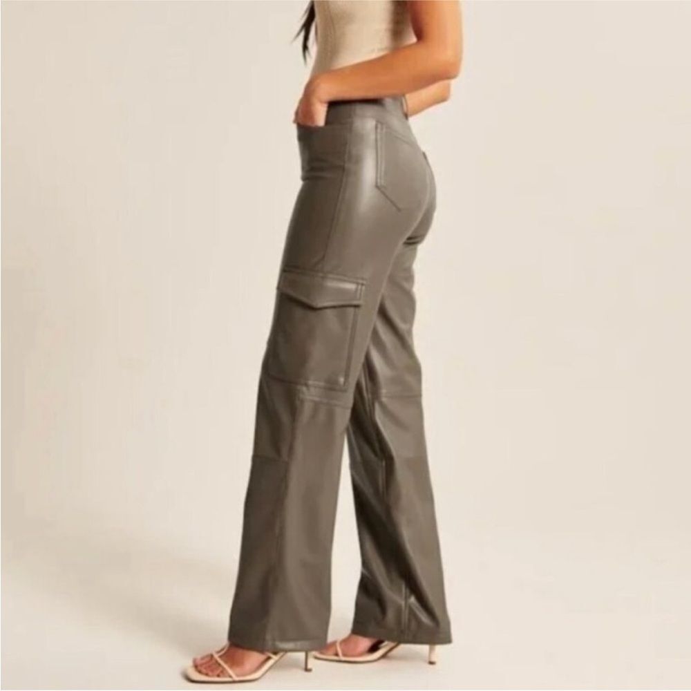 Abercrombie 90s Cargo Vegan Leather Relaxed Pants Curve Love sz 34/18
